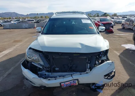 2017 Nissan Pathfinder Sl z USA, uszkodzony, nr VIN 5N1DR2MM3HC617835